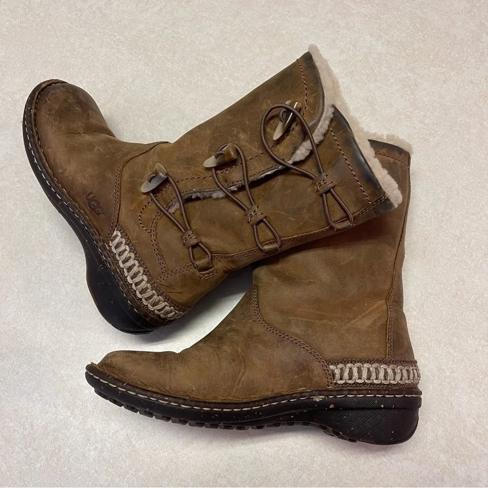 Ugg Kona Boots Chestnut Suede Leather Shearling Sheepskin Lined Toggle size 6